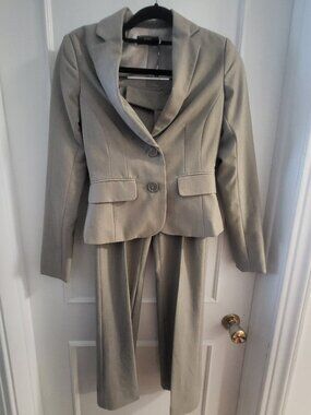 Suzy Shier Grey Taupe 2-Piece Pant Suit - Size 0
